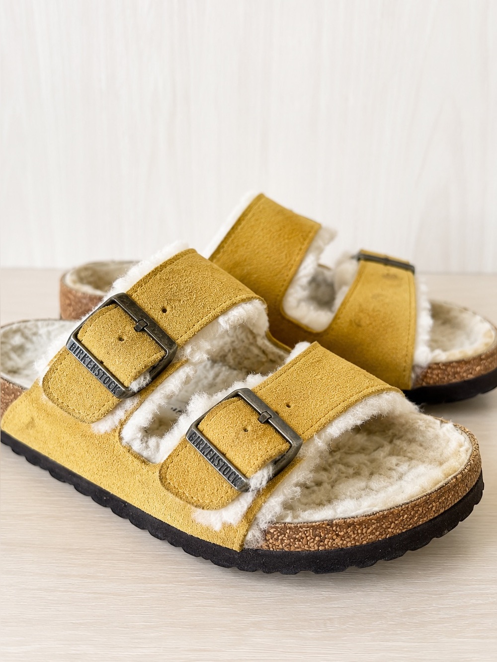 Birkenstock Arizona Shearling Mustard Suede Sandals Women’s EU 39 Narrow
